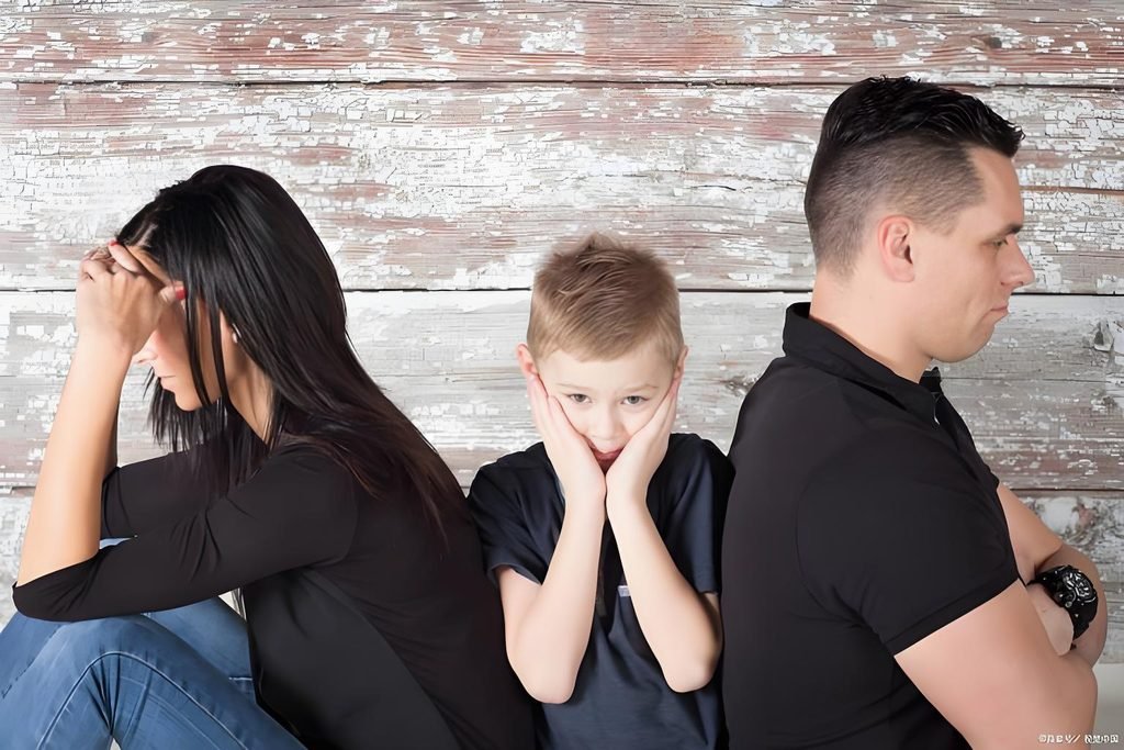 Triangulation in the family